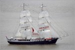 Die Brigg MERCEDES (IMO 5156658) kreuzt am 21.05.2016 auf der Weser Höhe Bremerhaven. Sie ist zum SeeStadtFest, dass vom 26. bis 29. Mai stattfindet, in die Stadt gekommen. 