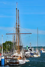 Zweimastschoner NORDLYSET am 31.05.2020 im Hafen von Lübeck-Travemünde