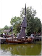 Ein traditionelles Zeesboot im kleinen Hafen von Wustrow. 13.06.2007