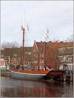 Dieser 1908 in den Niederlanden gebaute hölzerne Heringslogger liegt seit 1995 als Museumsschiff im Ratsdelft in Emden. Er trägt als Kennzeichen und Namen: AE 7 STADT EMDEN.
10.03.2017