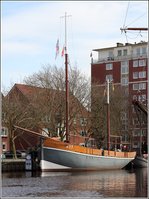 Dieser 1908 in den Niederlanden gebaute hölzerne Heringslogger liegt seit 1995 als Museumsschiff im Ratsdelft in Emden. Er trägt als Kennzeichen und Namen: AE 7 STADT EMDEN.
10.03.2017