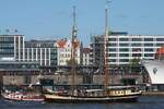 2-Master ZUIDERZEE (IMO 9097264); Datum: 10.05.2015; Aufnahmeort: Elbe/Hafen Hamburg, Deutschland.