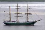Die Mannschaft der ALEXANDER VON HUMBOLDT II holt die Segel nach der Einfahrt in die Weser und dem Einlaufen in den Neuen Hafen in Bremerhaven ein. Die Besatzung des Segelschiffneubaus besteht aus 79 Personen. Am 23.09.2011 ist die ALEXANDER VON HUMBOLDT II von ihrer Erprobungsfahrt in die Nordsee zurckgekeht.