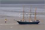 Die ALEXANDER VON HUMBOLDT II ist 65 m lang (.a.), 10 m breit und hat einen Tiefgang von 5 m. Die Segelflche der 24 Segel betrgt 1.360 m, die Maschine leistet 552 kw. Am morgigen Samstag, 24.09.2011, wird die in Bremen und Bremerhaven gebaute schne grne Lady getauft. Heimathafen des Trainigschiffes ist Bremerhaven.