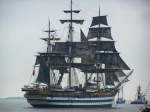 Das Vollschiff  Amerigo Vespucci  aus Italien, am 14.08.2005 bei der Sail Bremerhaven. Baujahr 1931 (Kiellegung 12.05.1930, Stappellauf 22.02.1931), Werft: ehemalige Knigliche Werft in Castellamare di Stabia (Italien), Lnge ber alles 101,00 m, Segelflche: 2100 qm. Eigner: Marina Militare (Kriegsflotte), Accademia Navale, Livorno. Das Schwesterschiff  Dunay  (ex  Cristoforo Colombo ) wurde 1972 in Odessa abgewrackt.