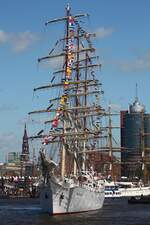 3-Master DAR MLODZIEZY (IMO 7821075); Datum: 10.05.2015; Aufnahmeort: Elbe/Hafen Hamburg, Deutschland. Das Bild entstand anl�sslich des 826. Hafengeburtstages.
