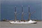 Die GROSSHERZOGIN ELISABETH vor dunkler Wolkenwand. Gesehen am 08.07.2012 auf der Weser vor Butjadingen.

