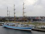 Das 109m lange Segelschiff MIR am 09.11.19 in Rostock