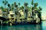 Im Hotel  Treasure Island  in Las Vegas findet täglich ein  Seegefecht  der Piraten statt.