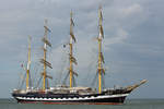 Das russische Segelschulschiff Kruzenshtern (IMO 6822979) vor Rostock-Warnemünde. - 10.08.2019