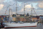 Das Hotel- und Segelschiff Viking im Hafen von Göteborg.