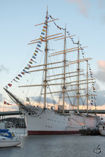 Das Segelschiff Viking liegt im Hafen von Göteborg vor Anker und ist nun ein Hotel. (August 2010)