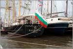 Liegepltze waren knapp whrend der Ltten Sail in Bremerhaven. Hier liegt die Barkentine KALIAKRA aus Varna eintrchtig neben der THALASSA aus den Niederlanden. Die KALIAKRA ist 52 m lang, 8 m breit, hat einen Tiefgang von 4 m und eine Segelflche von 1.080 m. Sie wird von der bulgarischen Marine als Segelschulschiff eingesetzt. 28.08.2008