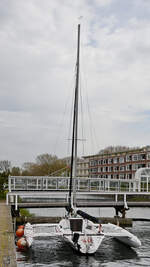 Anfang Mai 2023 war dieser Trimaran  im Priwaller Yachthafen Rosenhof zu sehen.