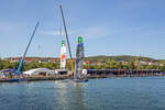 Fliegender SailGP Katarmaran RB Team Italien, wobei das Kranen nicht gemeint ist.
