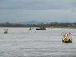 Binnenschifffahrtszeichen auf dem Rhein bei km 672/673 am 22.10.2014.