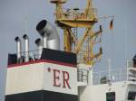 Die Schornsteinmarke der CCNI MAGALLANES. E R ist die Schornsteinmarke der hamburger Reederei Ernst Russ. - (Aus dem dicken Rohr kann einiges rauskommen:-)