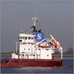 Die Schornsteinmarke der Rederiet M.H. Simonsen aus Svendborg (Dnemark) zeigt ein groes, weies S auf blauem Grund. Gesehen am Chemikalientanker ORAKOTA (IMO 7827330). 22.10.2011