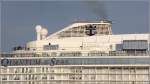 Die Schornsteinmarke der  Royal Caribbean International  besteht aus einem stilisierten Anker mit Krone. Gesehen an der QUANTUM OF THE SEAS (IMO 9549463) am 27.10.2014 in Bremerhaven.