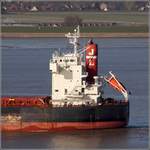 Der Bulker EVER ALLIANCE (IMO 9423255) trägt die Schornsteinmarke der dänischen J. Lauritzen A/S.
Bremerhaven, 25.03.2017.