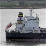 Am Schornstein des Tankers ARION (IMO 9314894) ist die Marke der Tsakos Energy Navigation Ltd. (Athen, Griechenland) zu sehen. Bremerhaven, 15.04.2021