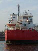 MOSELDIJK (IMO 9377913) am 9.4.2023 im NOK Höhe Hafen Rendsburg, Detail: Aufbau mit Schornsteinmarke „ Naviga Shipmanagement, Groningen, NL” /   Mehrzweck-Trockenfrachter  / BRZ 2.967