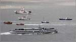 Starken Gegenverkehr hatte die OCEANA kurz vor dem Anlegen in Bremerhaven durch die Teilnehmer der Parade aus Anlass des 150. Geburtstages der DGzRS am 30.05.2015.