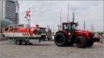 Die HECHT ist ein 7-Meter-Seenotrettungsboot der DGzRS mit einer Verdrängung von 3,5 t und wird auf einem Spezialtrailer von einem John Deere 7730 Traktor transportiert. Stationiert ist das Boot in Zinnowitz auf der Insel Usedom. Während der Feierlichkeiten zum 150. Geburtstag der DGzRS war das Gespann in Bremerhaven zu sehen. 31.05.2015