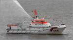 Die 2003 gebaute HERMANN MARWEDE (IMO 9282601) ist der größte Seenotkreuzer der DGzRS. Hier ist sie während der Parade aus Anlass des 150. Geburtstages der DGzRS am 30.05.2015 auf der Weser vor Bremerhaven zu sehen. Die HERMANN MARWEDE ist 46 m lang, 10,25 m breit und hat einen Tiefgang von 2,8 m. Die drei Maschinen leisten zusammen 6.800 kw und ermöglichen eine Geschwindigkeit von 25 kn. Stationiert ist sie auf Helgoland.