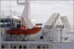 Rettungsboot und Rettungsfle des Fhrschiffes TA'PINU. Am 31.03.2009 im Hafen von Mgarr auf Gozo aufgenommen.