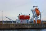 Trainingsanlage für Freifall-Rettungsboot im Hafen von Sassnitz.