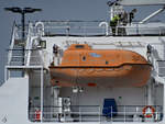 Eines der Rettungsboote des Fährschiffes THULELAND (IMO: 9343261), so Anfang Mai 2023 in Travemünde.