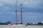 Die J. R.Tolkien ein Zweimast-Gaffelschoner Lnge:42,00m Breite:7,80m 	Tiefgang:3,20m Segelflche:828m Besatzung:10 Personen bei der Sail 2010 in Bremerhaven am 29.08.10