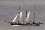 Der Schoner ALBERT JOHANNES wurde 1928 gebaut, ist 46 m lang, 5,6 m breit und hat eine Segelflche von 500 m. Heimathafen ist Harlingen in den Niederlanden. Hier ist sie am 25.08.2010 whrend der Sail in Bremerhaven auf der Weser unterwegs.