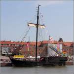 Die Poeler Kogge WISSEMARA - ein Nachbau - liegt während der Sail 2015 Bremerhaven im Neuen Hafen. Sie ist ü.a. 31,5 m lang, 8,5 m breit und hat einen Tiefgang von 2,6 m. Die Segelfläche beträgt 276 m². Heimathafen ist Wismar.
