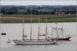 Die 1937 gebaute SANTA MARIA MANUELA (IMO 5312628) war über Jahrzehnte als portugiesisches Fischereischiff unterwegs. In den Jahren 2007 bis 2010 wurde sie zu einem Schul- und Kreuzfahrtschiff umgebaut. Sie ist fast 68,64 m lang, 9,90 m breit, hat einen Tiefgang von 4,51 m und eine Segelfläche von 1.130 m². Heimathafen ist Aveiro (Portugal). Hier ist der Viermaster am 12.08.2015 während der Einlaufparade der Sail 2015 Bremerhaven zu sehen.