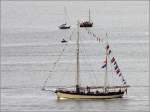 Die 1929 gebaute MAYBE am 12.08.2015 während der Einlaufparade der Sail 2015 Bremerhaven. Sie ist 29 m lang, 6,1 m breit und hat einen Tiefgang von 3,2 m. Die Ketsch hat eine Segelfläche von 139 m². Sie ist in Yorkshire (Vereinigtes Königreich) beheimatet.