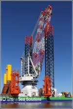 Um eines der Hubbeine der knftigen INNOVATION (IMO 9603453) wurde ein 1.500-Tonnen-Kran konstruiert. Der Ausleger ist 105 m lang, die Hubhhe betrgt 120 m ber Deck. Damit knnen Turbinenhuser und Windrder auch in 120 m Hhe ber dem Wasserspiegel installiert werden. Bremerhaven, 12.08.2012.