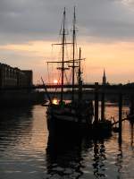 Sonnenuntergang ber der Weser in Bremen.