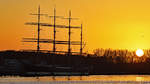 Viermastbark PASSAT am 19.01.2020 bei Sonnenuntergang im Hafen von Lübeck-Travemünde