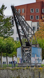 Im Bild ein historischer Hafenkran am Landtagsufer in D�sseldorf.