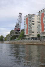 Der Hafen von Hammarby, einem Stadtteil von Stockholm, ist schon längst einem Wohngebiet gewichen. Nur der Hamnkran - der Hafenkran - erinnert noch an diese Zeit. Erst in den 1920er Jahren wurde der Danvikskanalen in den Granit von Stockholm gesprengt und so der Mälarsee auch für größere Schiffe mit der Ostsee verbunden.
Stockholm, 29. August 2023
