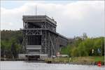 Das alten Schiffshebewerks Niederfinow vom Unterwasser aus gesehen. Nach jahrzehntelanger Planung und siebenjähriger Bauzeit wurde das Bauwerk 1934 in Betrieb genommen. Das Bauwerk ist 60 m hoch, 92 m lang und 27 m breit. Der Schiffstrog hat eine Länge von 85 m, eine Breite 12 m und eine Wassertiefe 2,5 m. Die 36 m Höhenunterschied zwischen Ober- und Unterwasser werden in 5 Minuten überwunden. 13.05.2019
