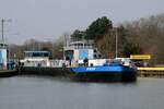 TMS  BURAN  (ENI 04808420 , 84,74 x 9,50 m) verlie� am 25.03.2025 die  SCHLEUSE  ALTENRHEINE  /  Dortmund-Ems-Kanal zu Berg.
