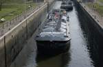 Die Nicolaije bei der Ausfahrt aus der Schleuse von Osen/Niederlande am 6.4.2012.