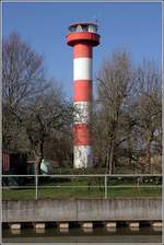 Der Turm des Unterfeuers Scheelenkuhlen ist 23 m hoch. Er bedient gleich zwei Richtfeuerstrecken. Das Oberfeuer St. Margarethen ist 1075 m entfernt, das Oberfeuer Scheelenkuhlen ist ca. 1800 m entfernt. 18.02.2019