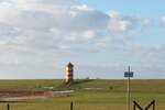 Der Pilsumer Leuchtturm ist ein Leuchtturm auf dem Nordseedeich unweit des zur Gemeinde Krummhörn gehörenden Ortes Pilsum. Der Turm ist eines der bekanntesten Wahrzeichen Ostfrieslands und bekannt aus den OTTO-Filmen. (Text tlw. Wikipedia) am 28.12.2009.