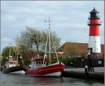 Historische Krabbenkutter und Leuchtturm in Bsum.