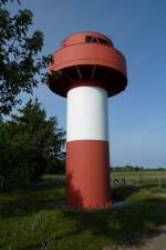 Leuchtturm (Leitfeuer) Nieblum, Insel Fhr. Int.-Nr.: B1702. Bauhhe: 9,7m; Feuerhhe: 11m; Betrieb seit 1981; Leuchtmittel: 24 Volt, 250 Watt. Foto: Mai 2011.