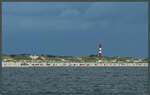 Strand von Amrum mit dem 1873 errichteten Leuchtturm, dem Wahrzeichen der Insel.